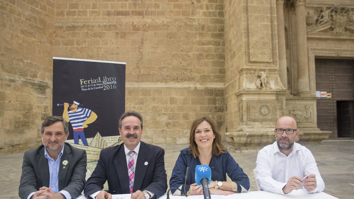 Presentación de la Feria del Libro 2016 en la Plaza de la Catedral.