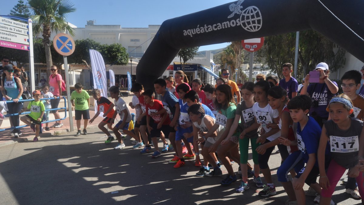 Salida de la carrera para los más pequeños.
