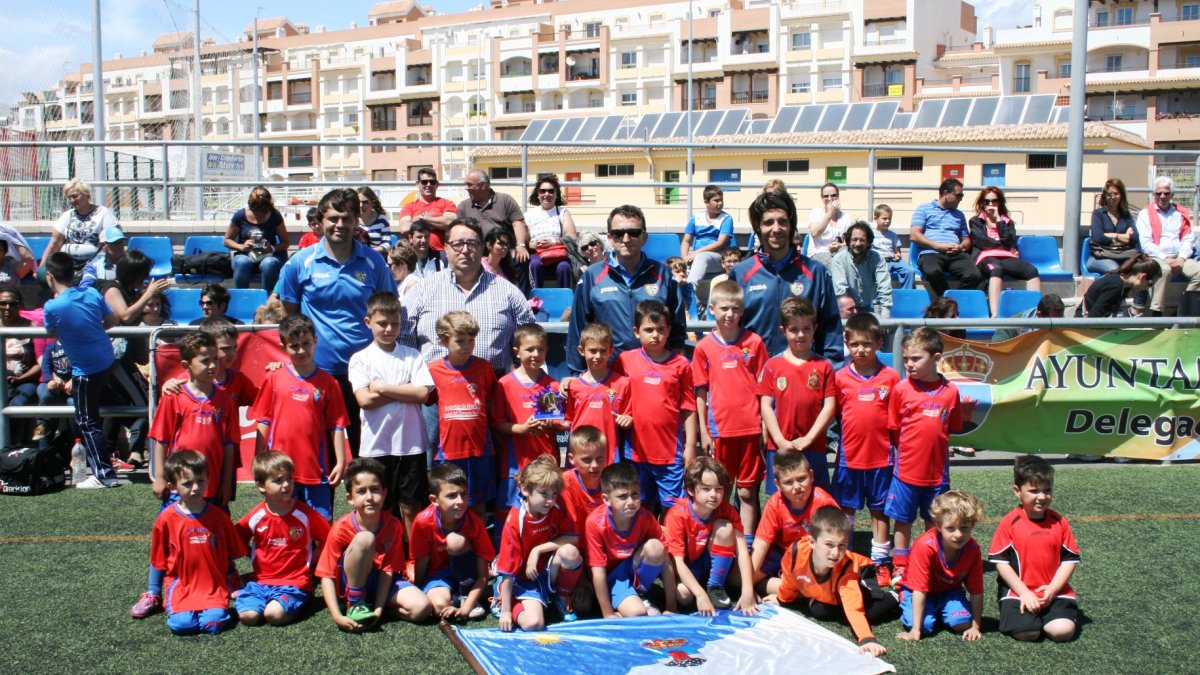 Los canteranos de la Escuela de Fútbol de Roquetas.