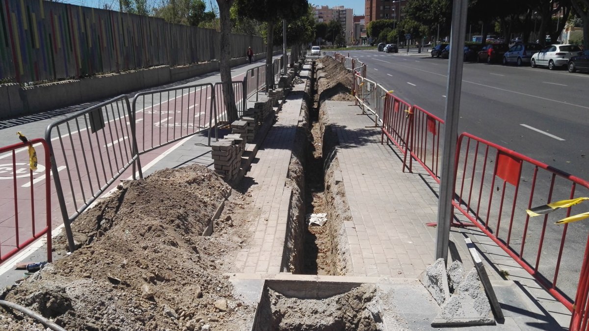 De nuevo otra zanja en las inmediaciones del Parque de las Familias.