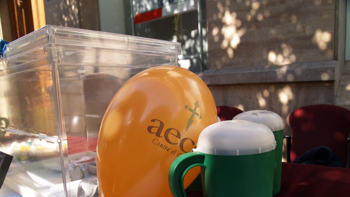 Mesa petitoria a favor de la lucha contra el cáncer.