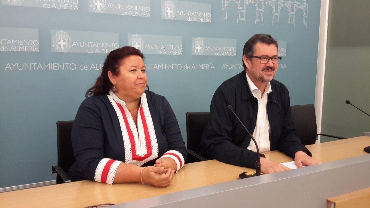 Amalia Román y Rafael Esteban en rueda de prensa