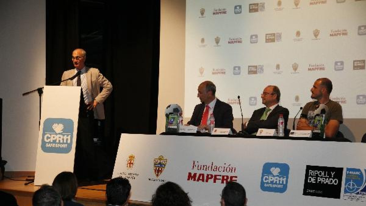 Pedro Luis Ripoll presentando en Almería una aplicación de salva vidas.