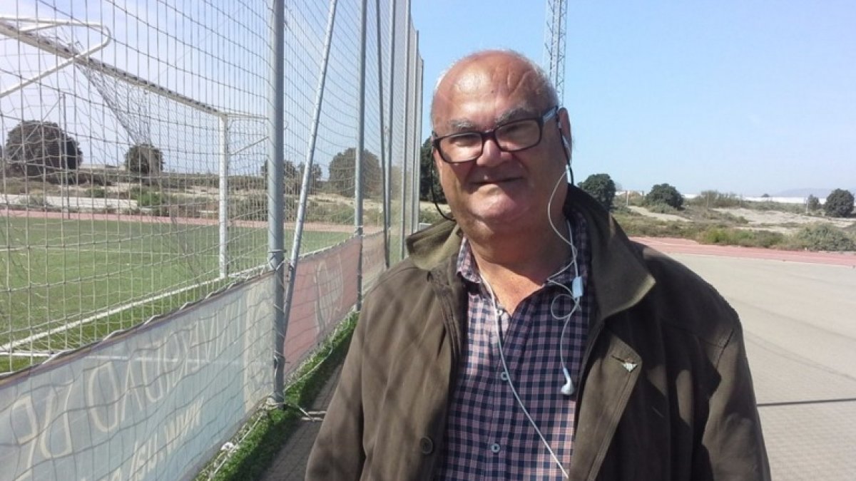 Balbino, en el campo de la UAL.