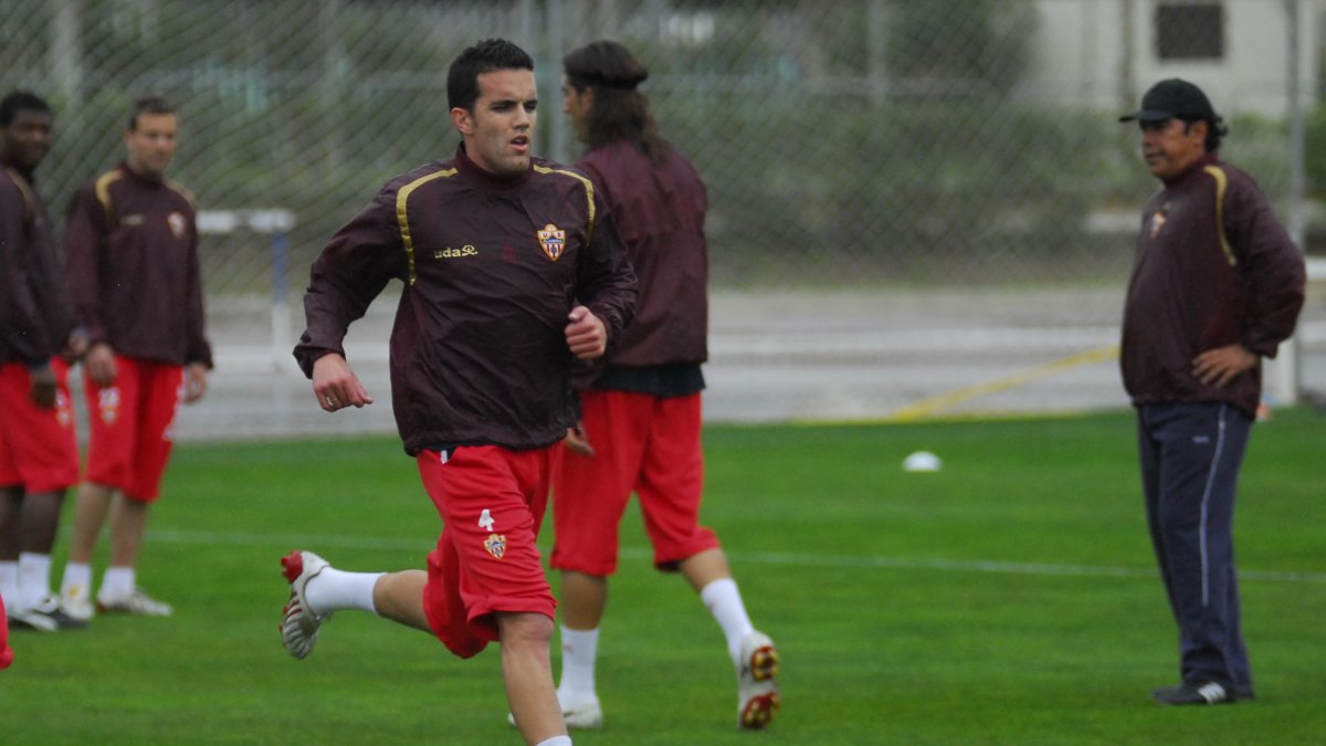 Julio Álvarez entrenando con el Almería.
