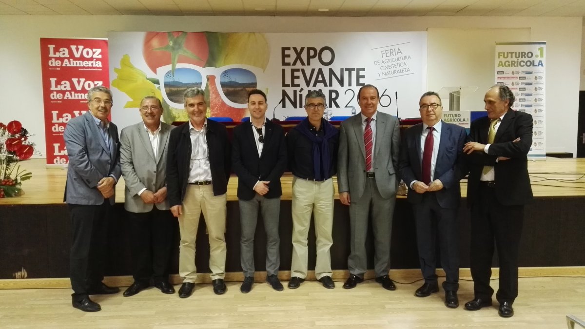 Ponentes y organizadores de la jornada sobre el tomate