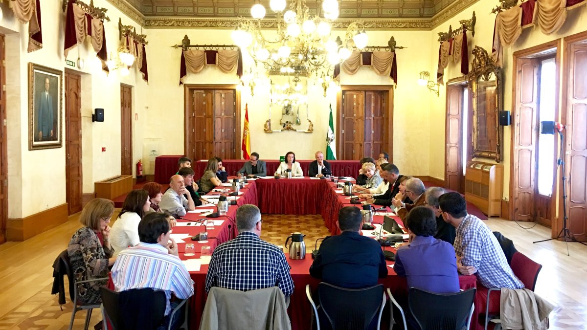 Primer encuentro del Foro Alcazaba en la delegación del Gobierno de la Junta.