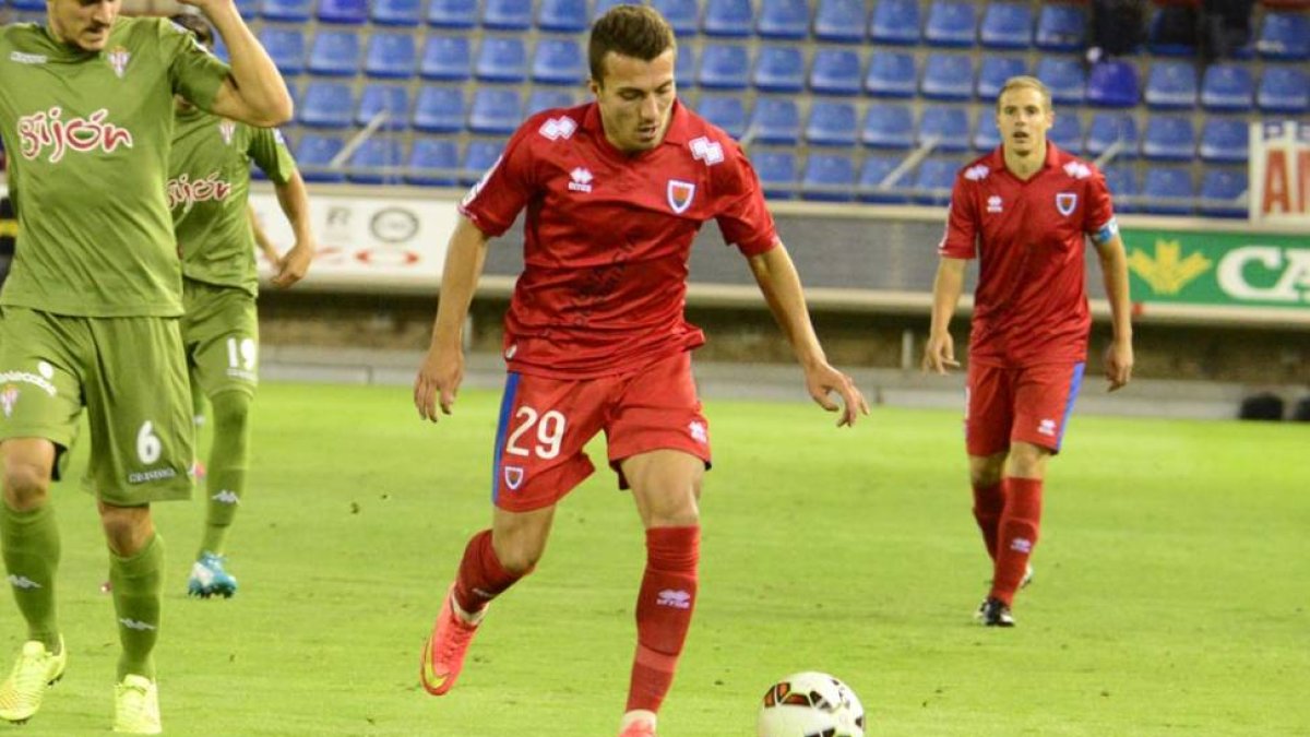 Luis Valcarce jugará contra el Almería.