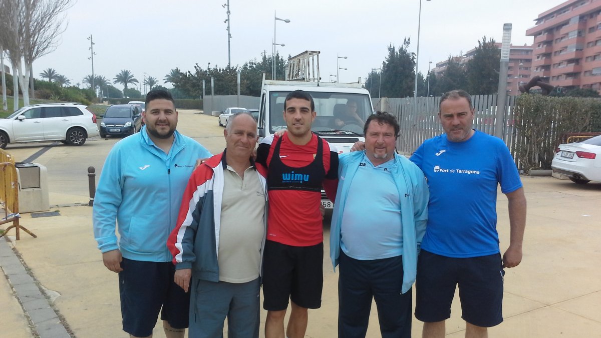 Fran Vélez con sus paisanos de Tarragona.