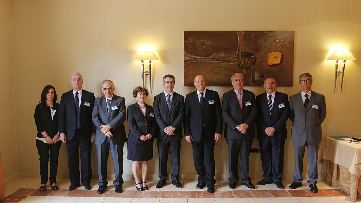 El nuevo Consejo Rector: Angeles Pérez, Jesús Martínez, Francisco Lorente, María Luisa Trinidad, Eduardo Baamonde (presidente9, José Luis Heredia, Ba