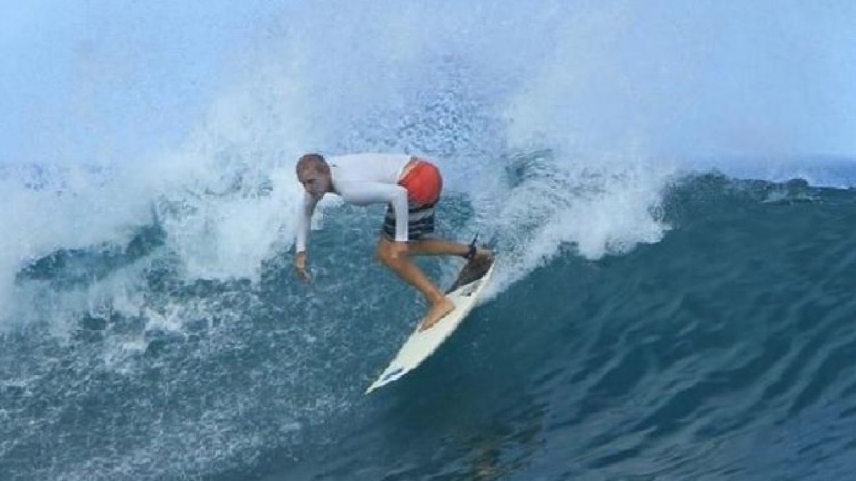 Van Ryan ayudó a un surfista en el ataque de un tiburón.
