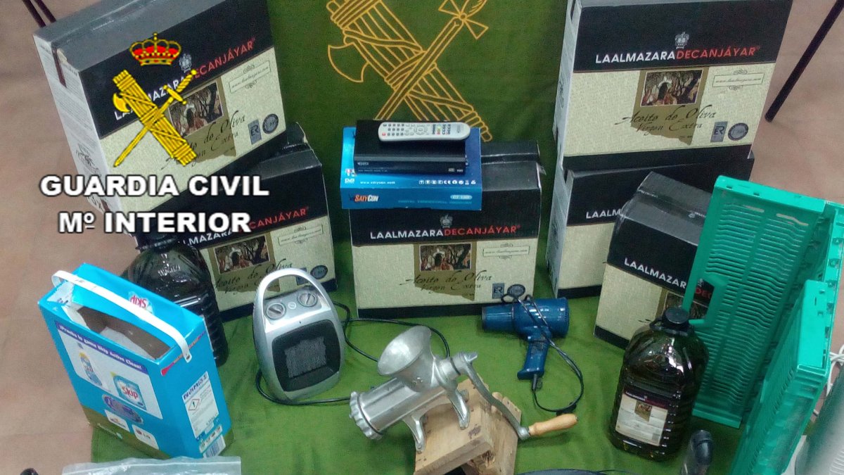 Material recuperado por la Guardia Civil.