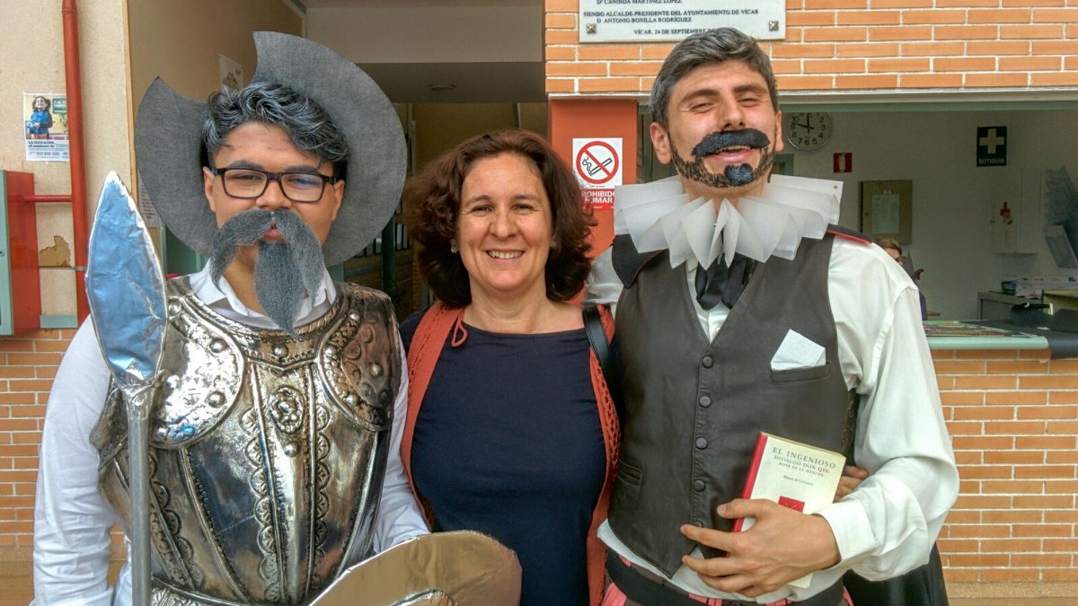 En Vícar, alumnos y docentes se caracterizaron como personajes cervantinos.