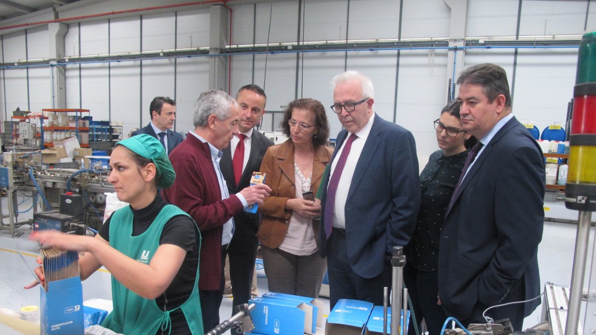 José Sánchez Maldonado en su visita a la empresa.