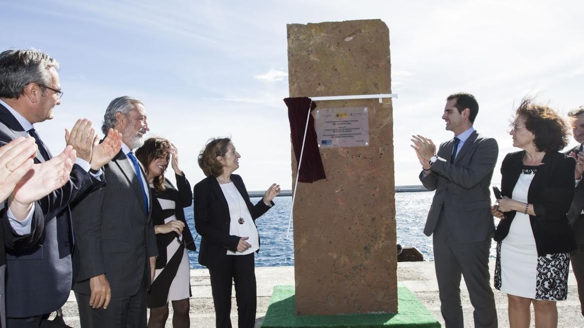 Ana Pastor inaugura el dique de Poniente en el Puerto.