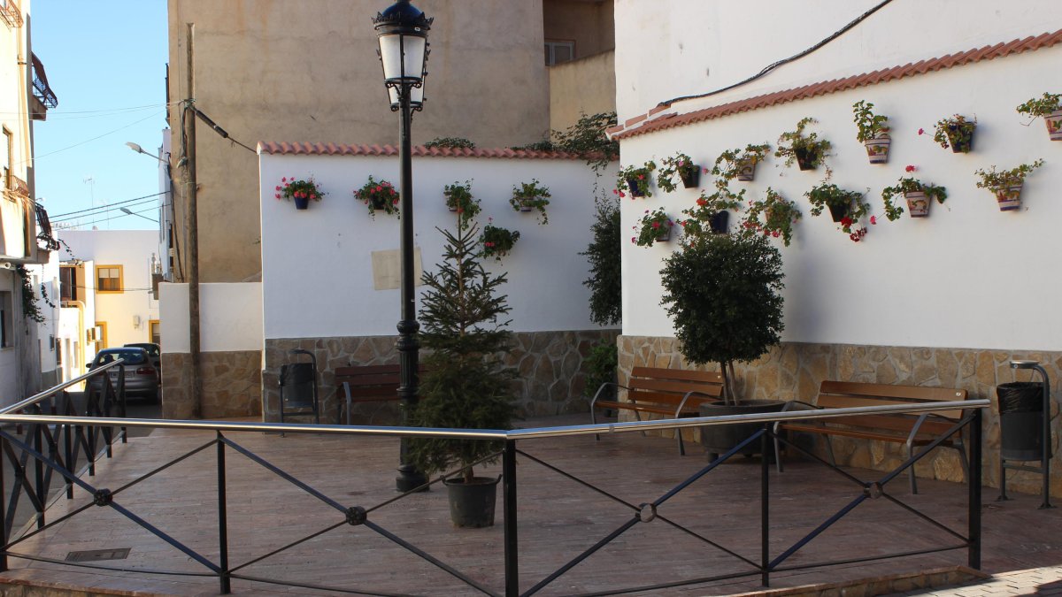 La plaza en esta céntrica esquina del casco urbano fue construida en el año 2012.