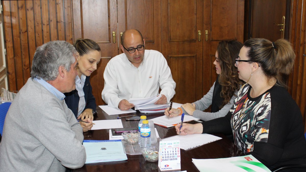 Reunión entre el alcalde y portavoces de grupos políticos.