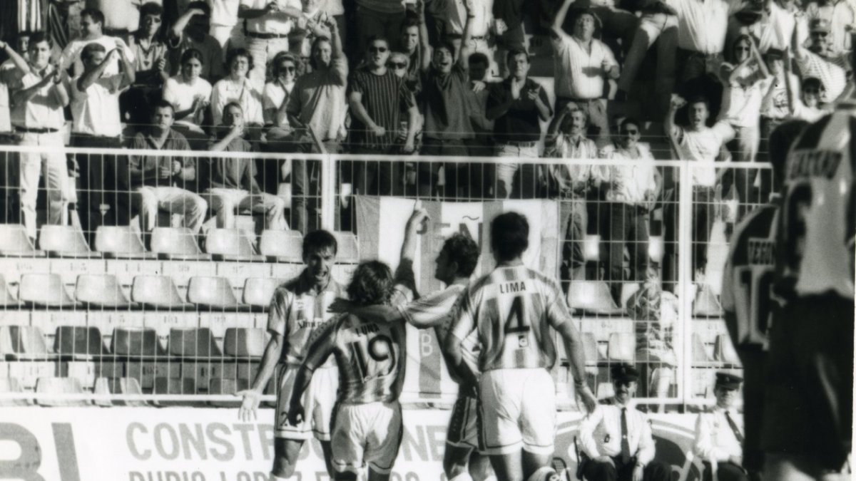Luna celebrando el primer gol del Almería.