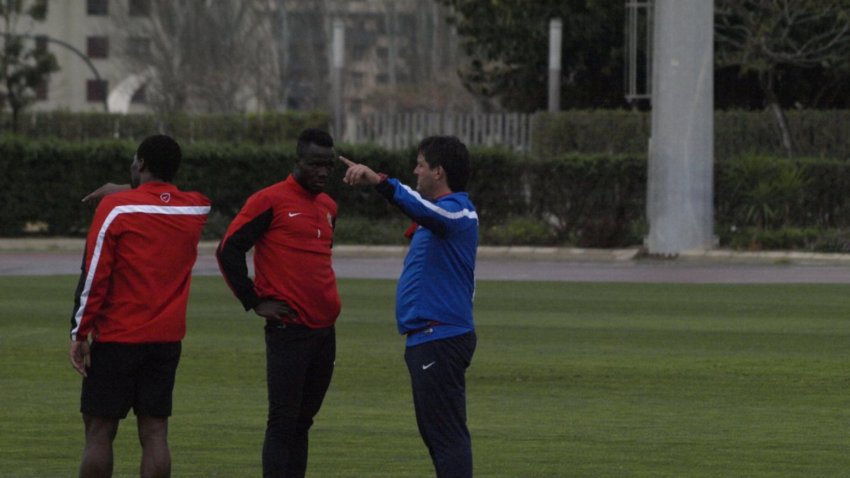 El Profe Somoza con Kalu y Fatau.