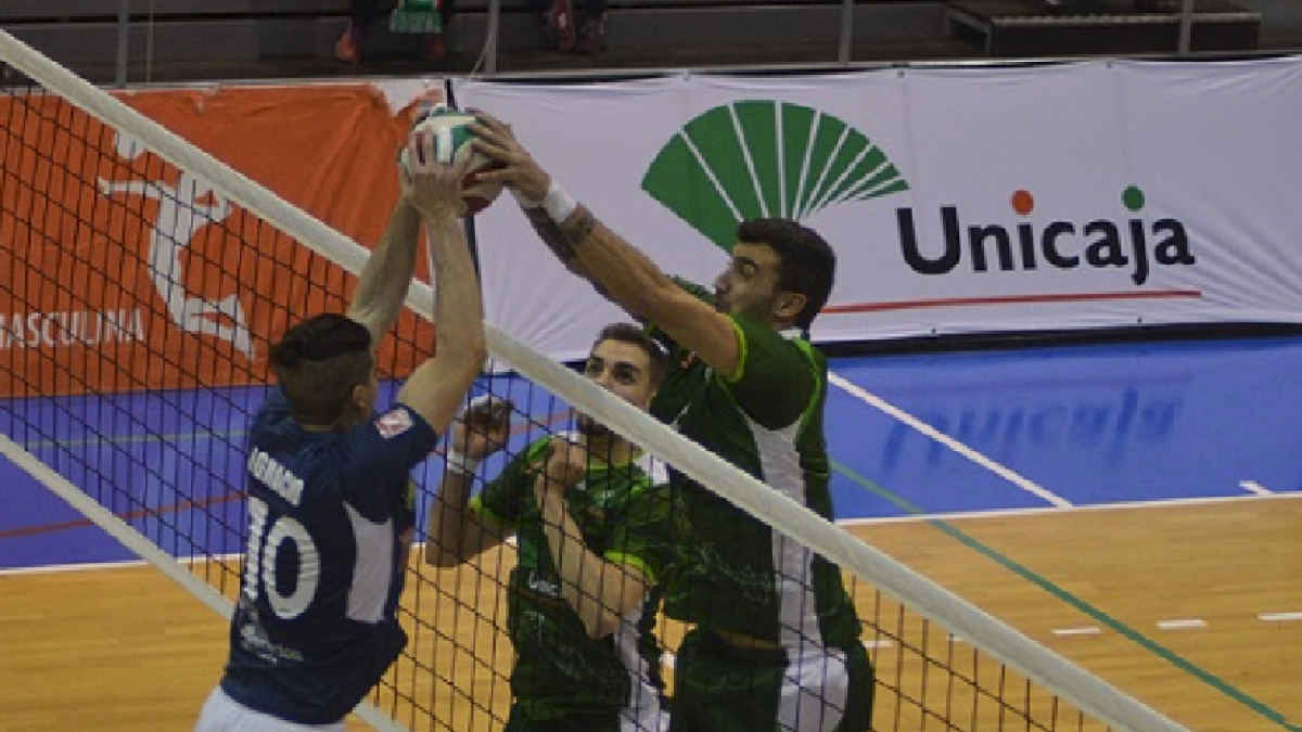 Borja Ruiz realizando un bloqueo.