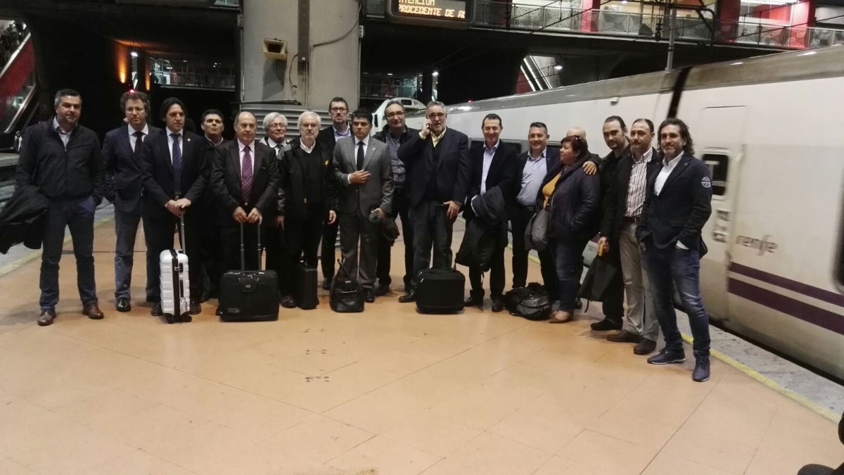 Tras un largo viaje, la comitiva almeriense llega a Atocha.