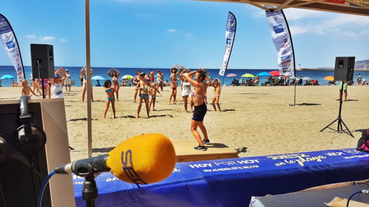 La SER se desplaza a la playa en directo.