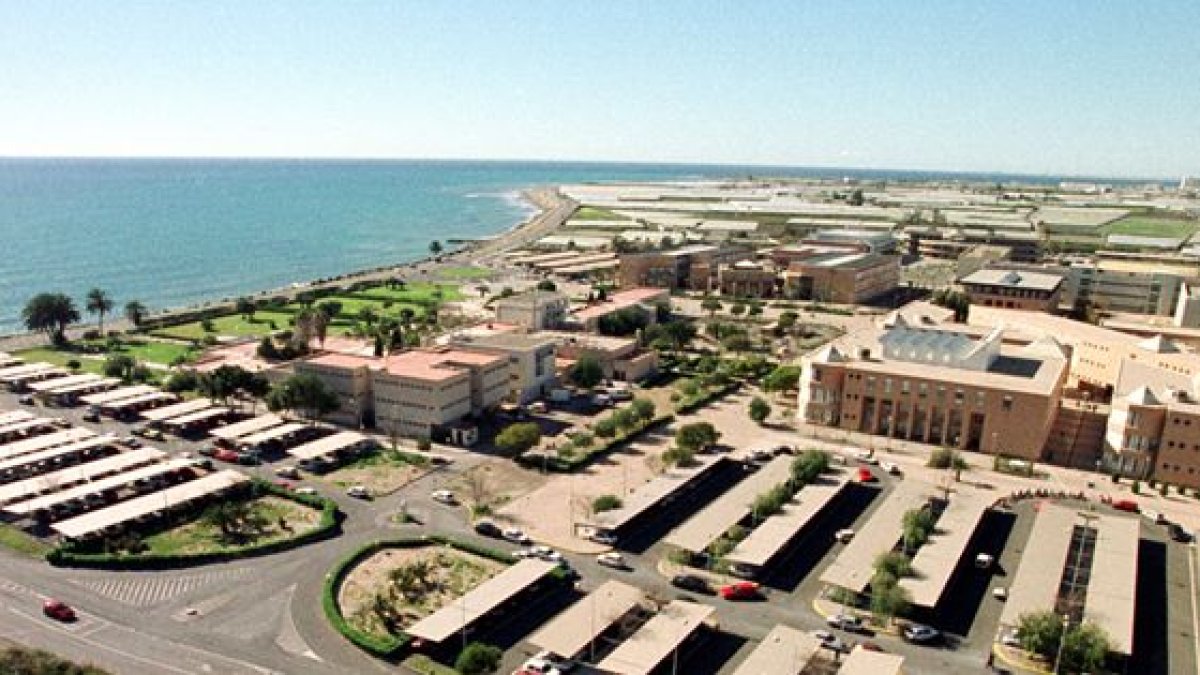 Imagen aérea del campus universitario.