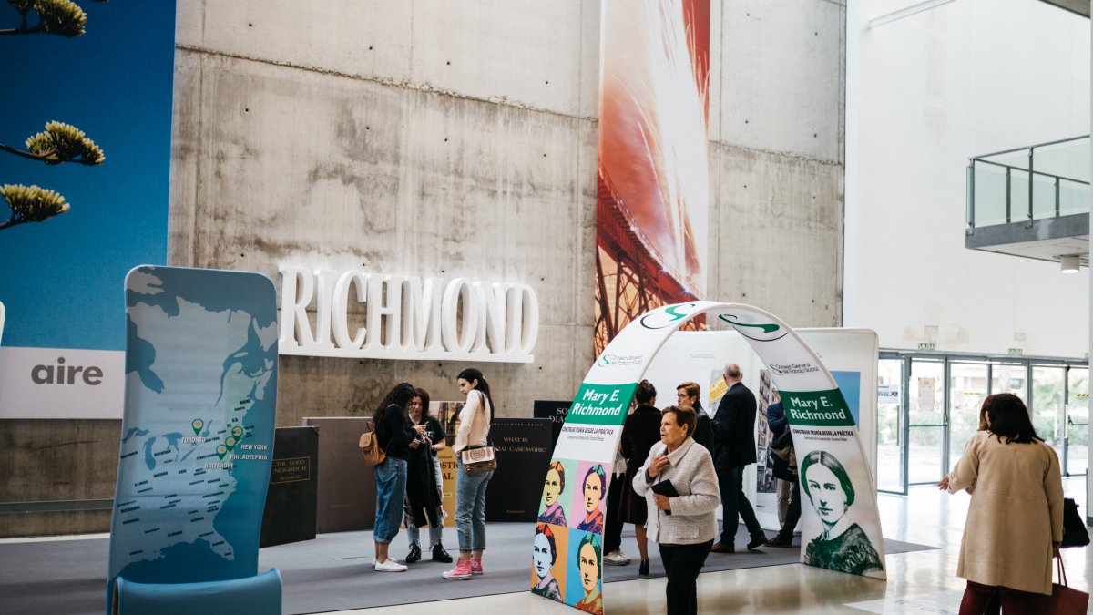 exposición sobre Mary E. Richmond en el Aulario IV de la UAL