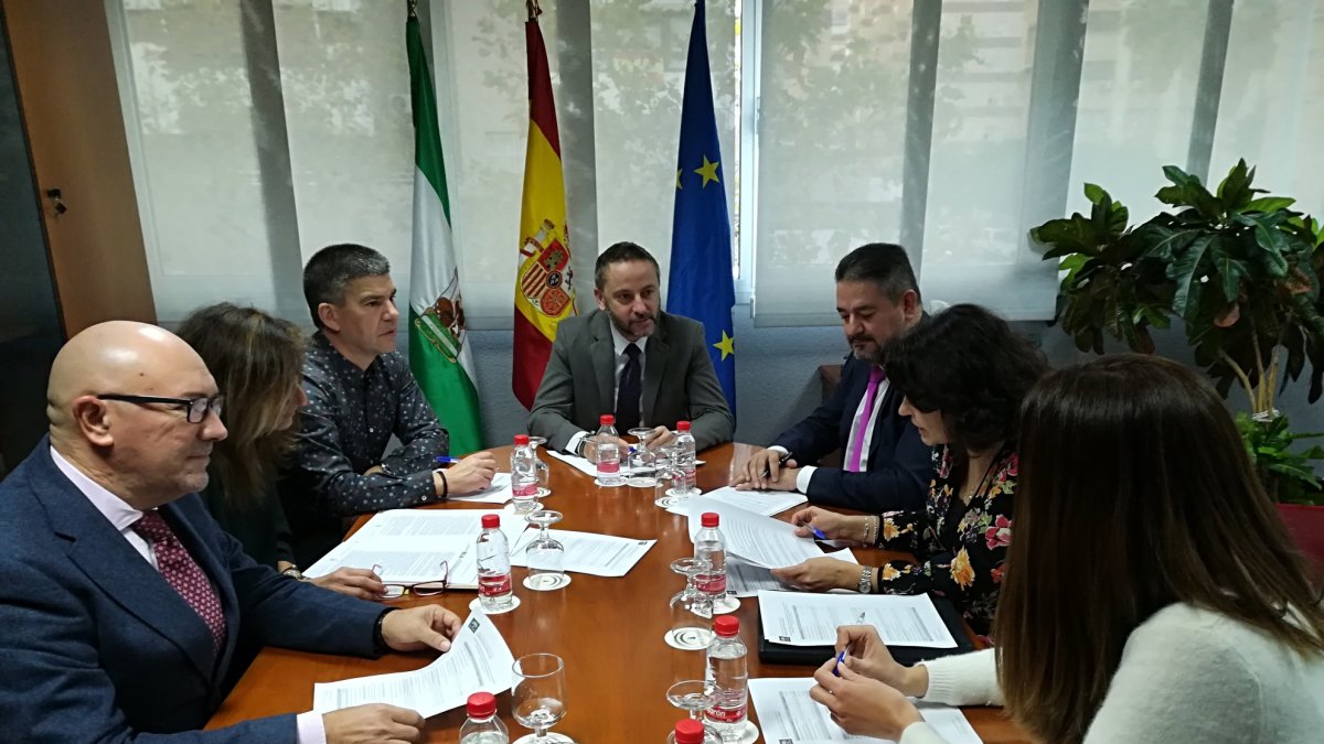 El delegado con varios responsables de áreas