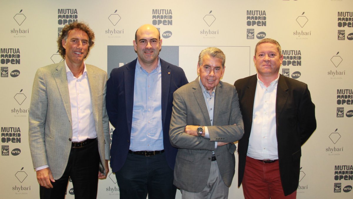 De izquierda a derecha: Gerard Tsobanian, Jesús Barranco, Manolo Santana y Juan José Caparrós