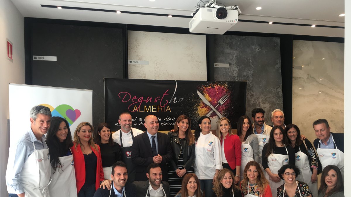 Autoridades e invitados en el evento realizado en el Cosentino City de Madrid.