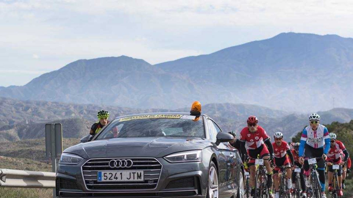 Los vehículos de alta gama de Vera Import en la Vuelta a Almería.