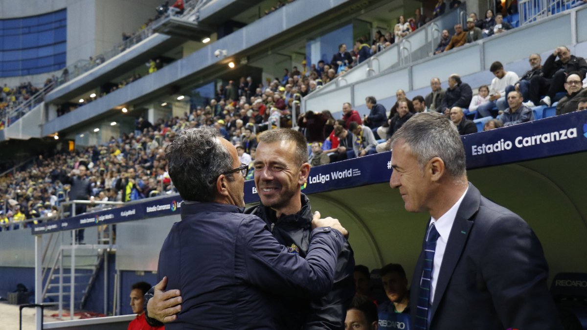 Saludos de protocolo en el Ramón de Carranza.