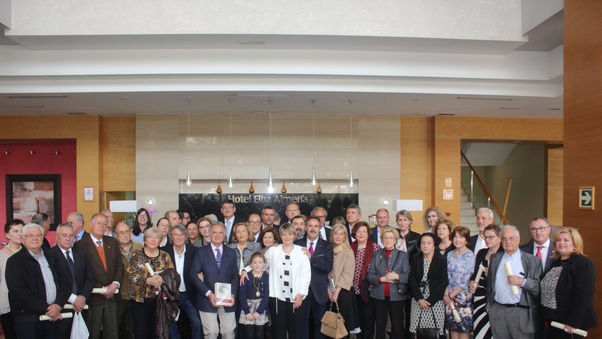 Foto de familia de todos los descendientes de los presidentes de la Diputación Provincial.