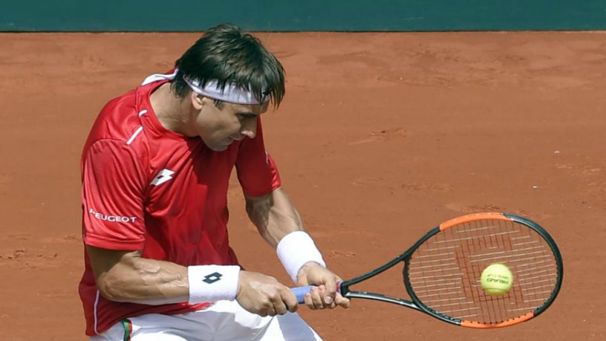 Ferrer pega de revés.