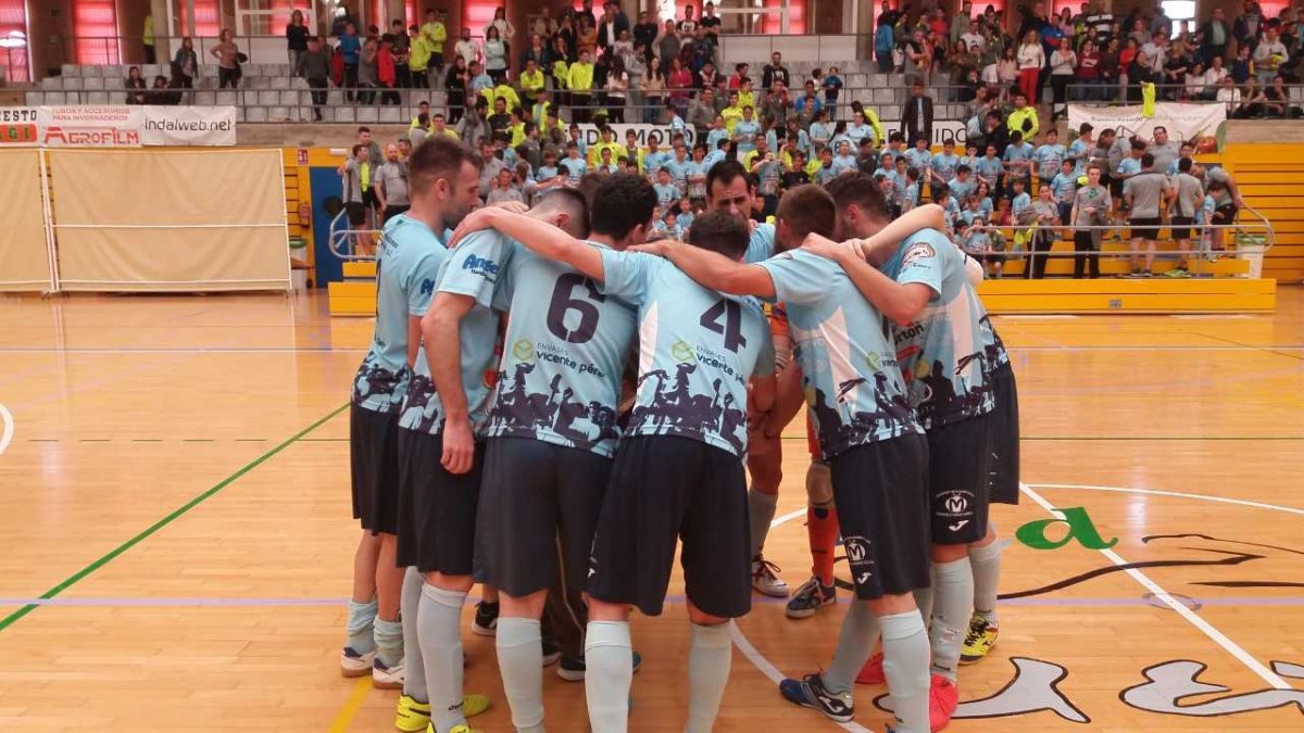 Los jugadores celestes haciendo piña.