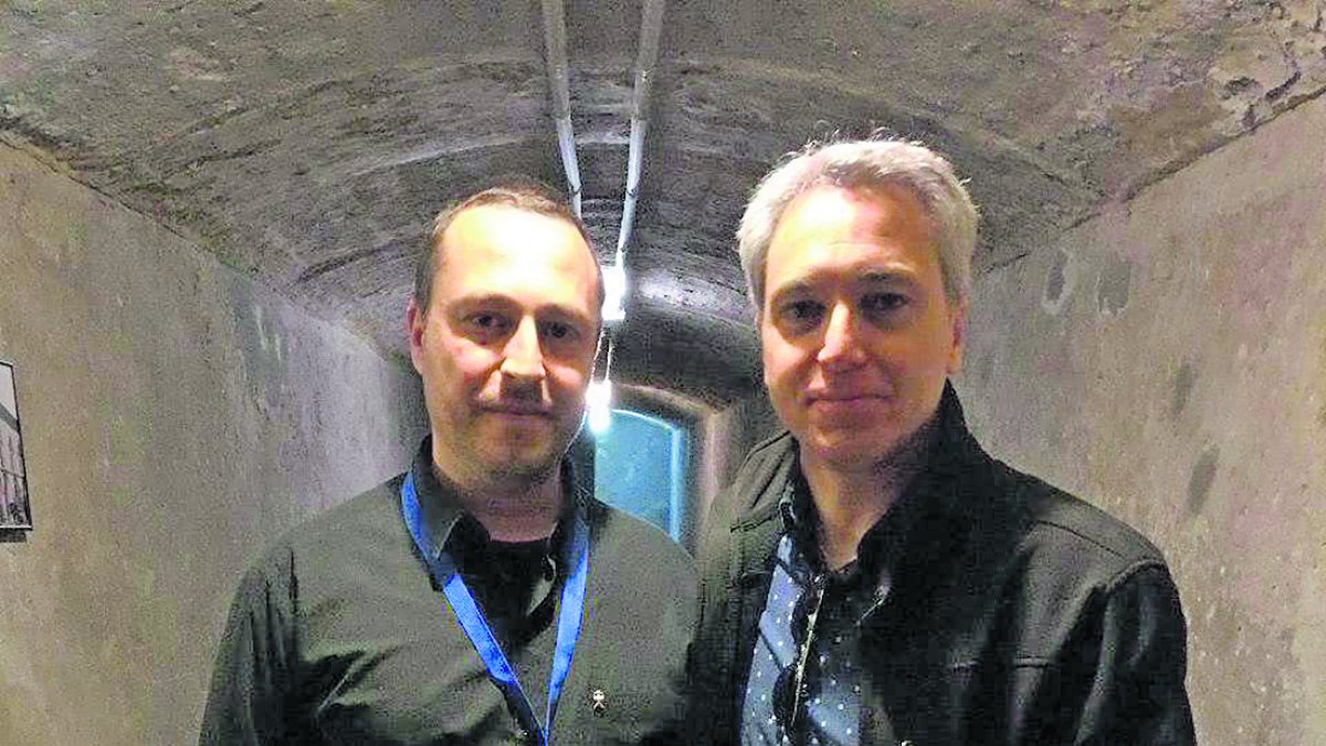 Vallés y uno de los agentes culturales de los Refugios.