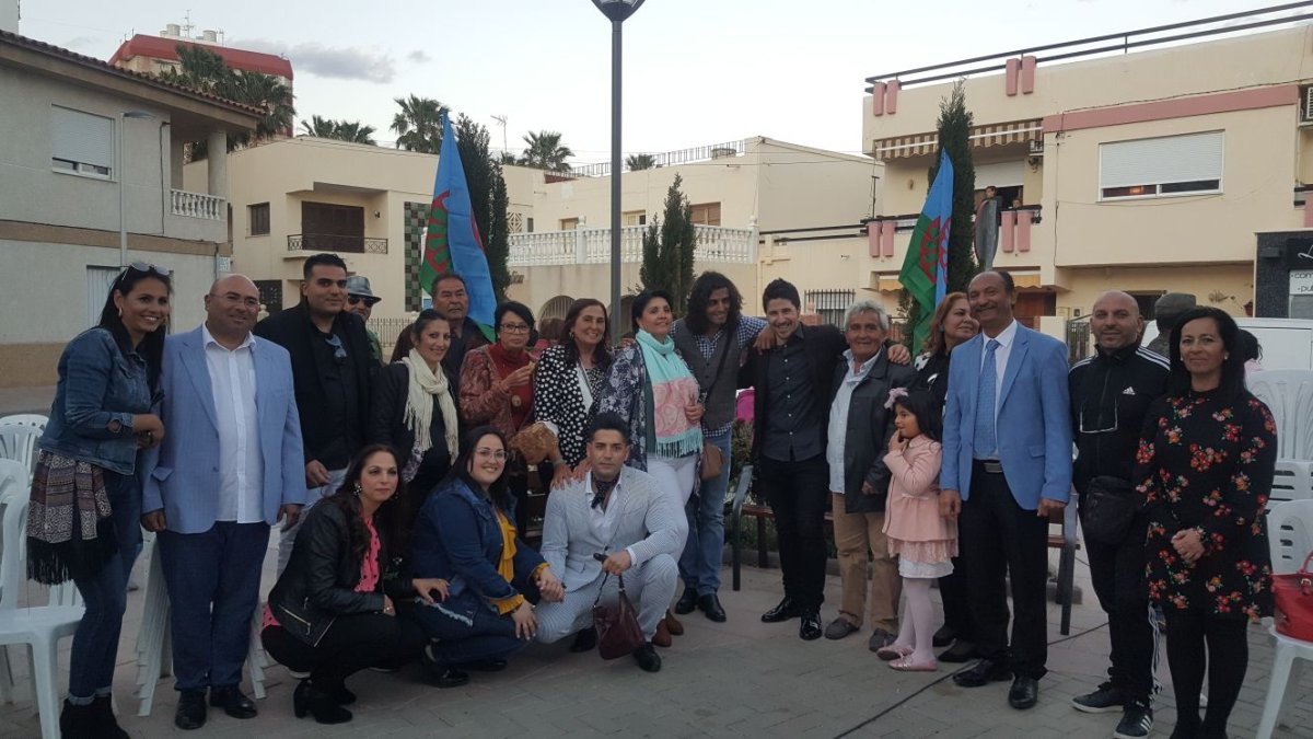 Concentración por el Día Internacional del Pueblo Gitano, con presencia de ediles.