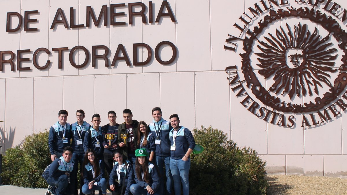Componentes del equipo de robótica del IES Cardenal Cisneros.