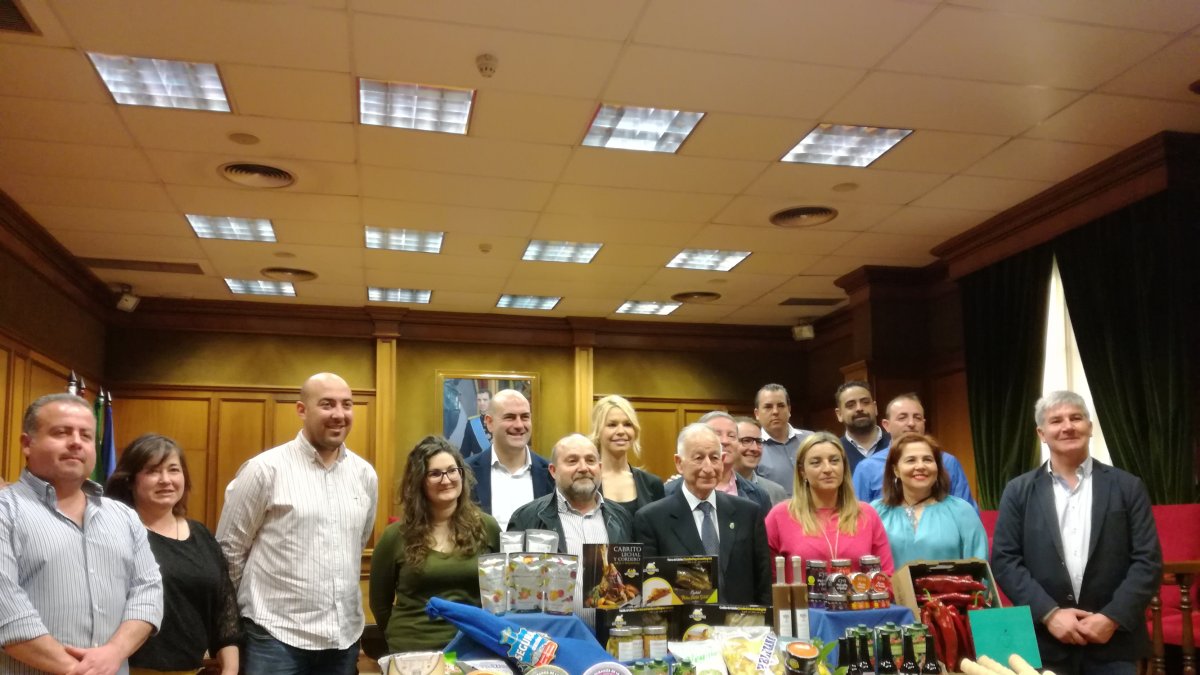 Foto de familia con los empresarios que estarán en Alimentaria