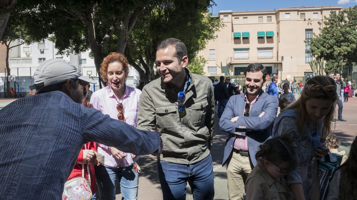 Un acto en beneficio del comedor del colegio Virgen del Mar en el barrio de Piedras Redondas.