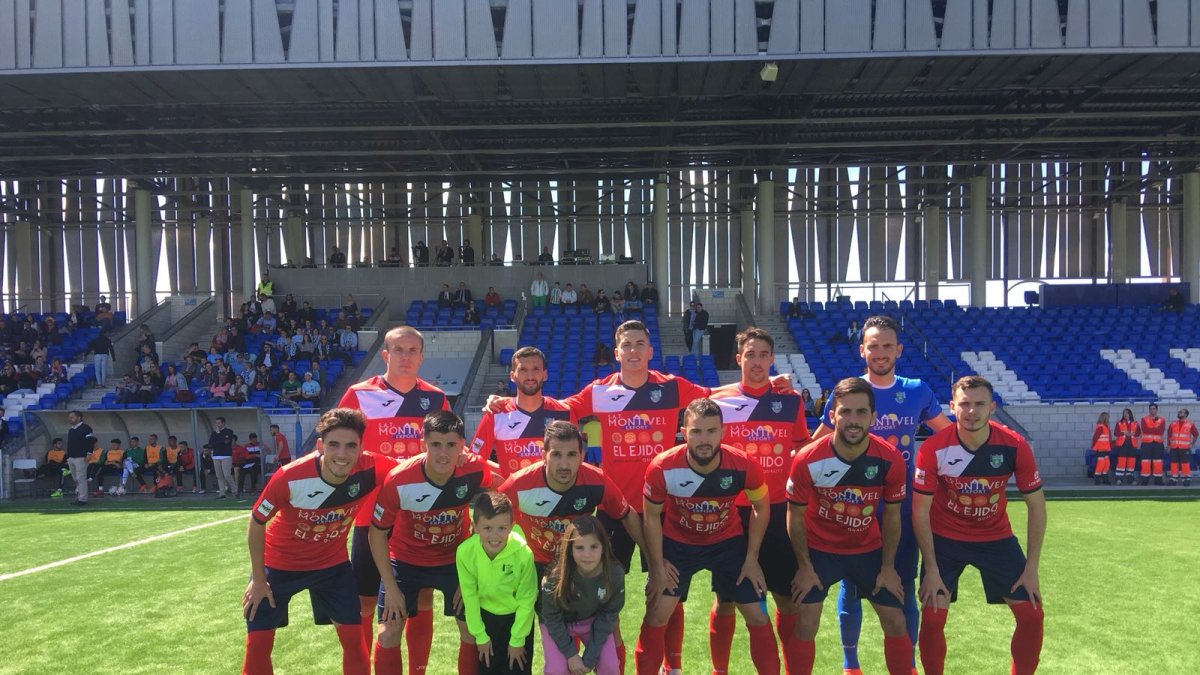 El once del CD El Ejido en Lucena.