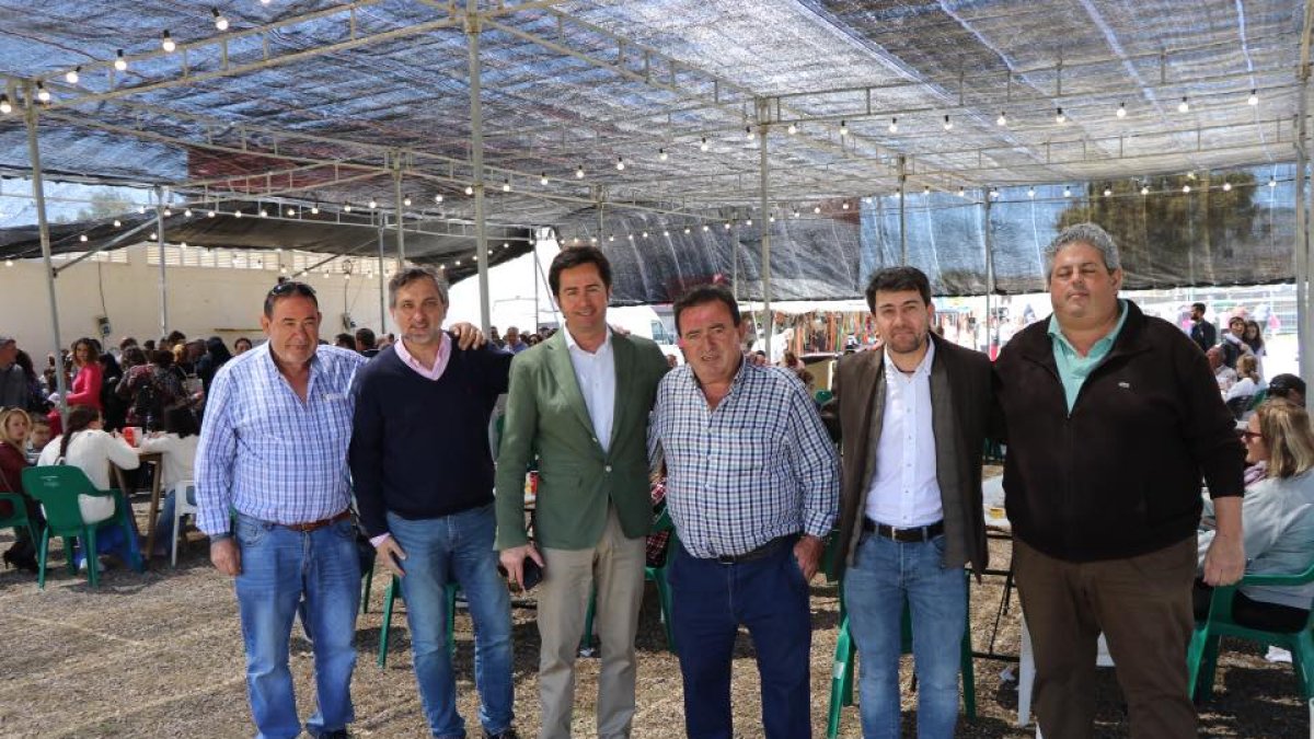 Francisco Góngora, junto a los ediles Ángel Escobar y Alberto González, y Salvador Aguilera.