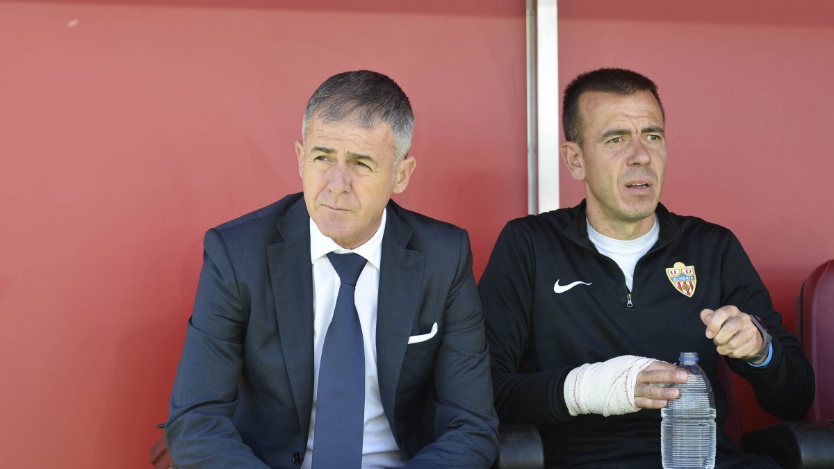 Lucas Alcaraz en el nuevo banquillo del Mediterráneo.