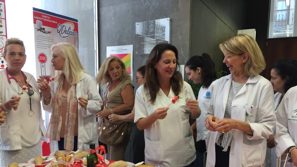 Personal del SAS en un desayuno en el CARE Nicolás Salmerón.
