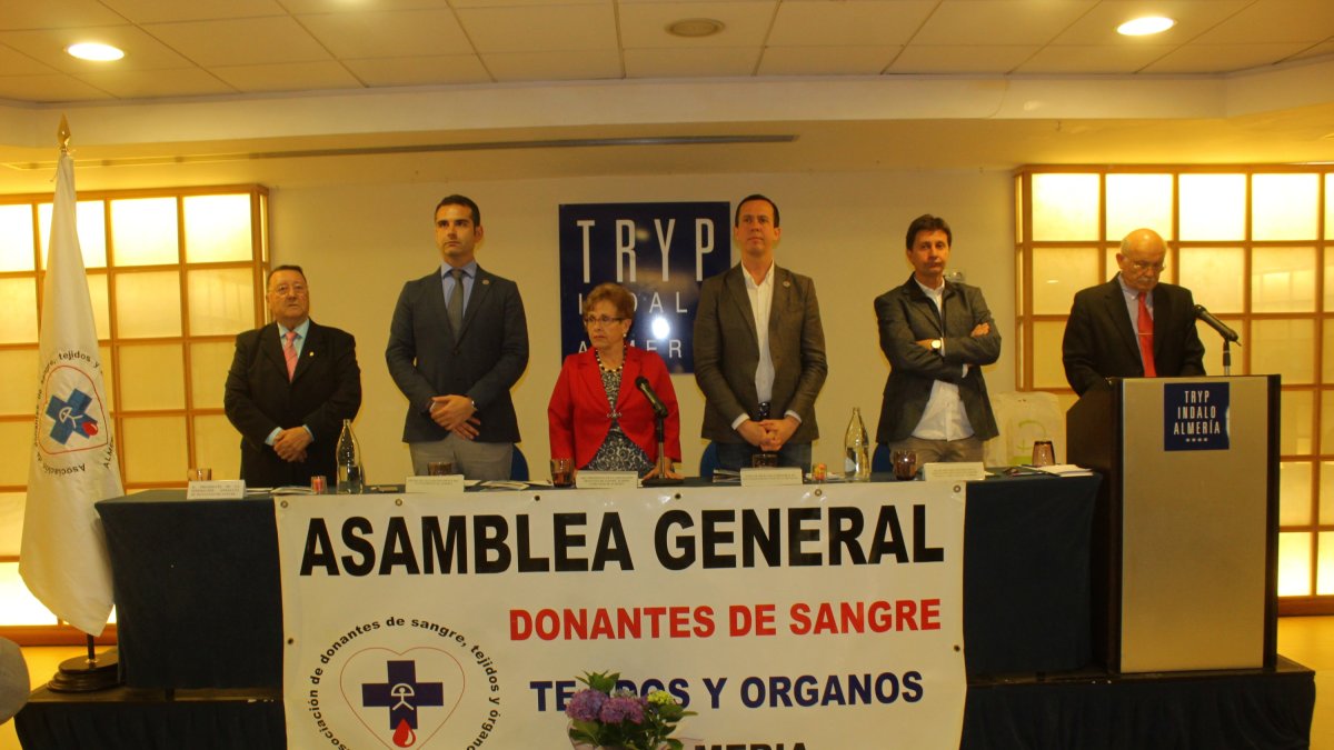 Ramón José Rodríguez, Ramón Fernández-Pacheco, alcalde; la presidenta, Consuelo Godoy; José Mª Martín, delegado; Ramón Rodríguez y Juan Enrique Ureña