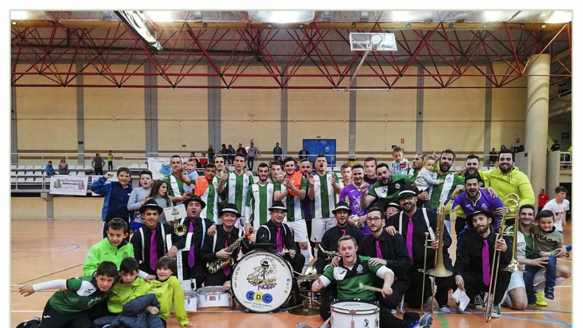 Los campeones de Almería celebrando el título.