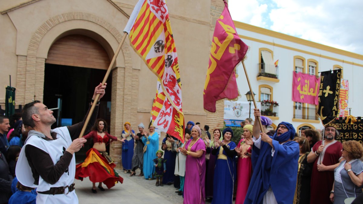Pasacalles de Moros y Cristianos de Vera, el sábado.