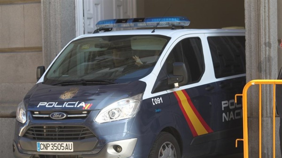 La Policía traslada al Supremo a Sànchez, Junqueras y Cuixart