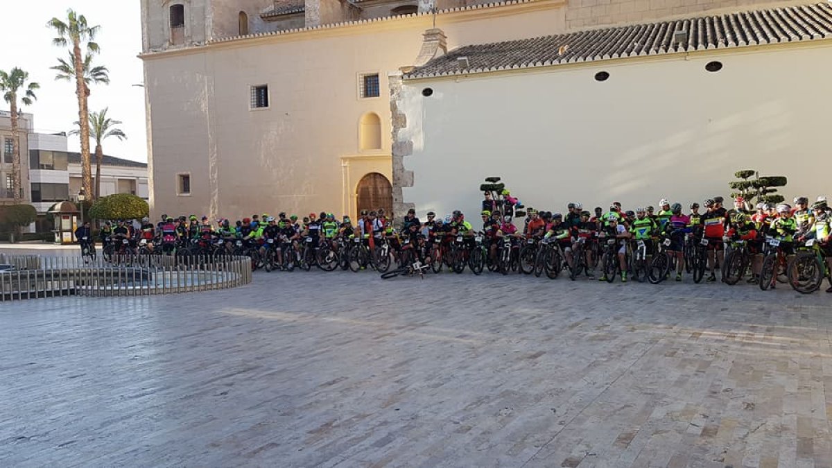 El gran pelotón de la carrera.
